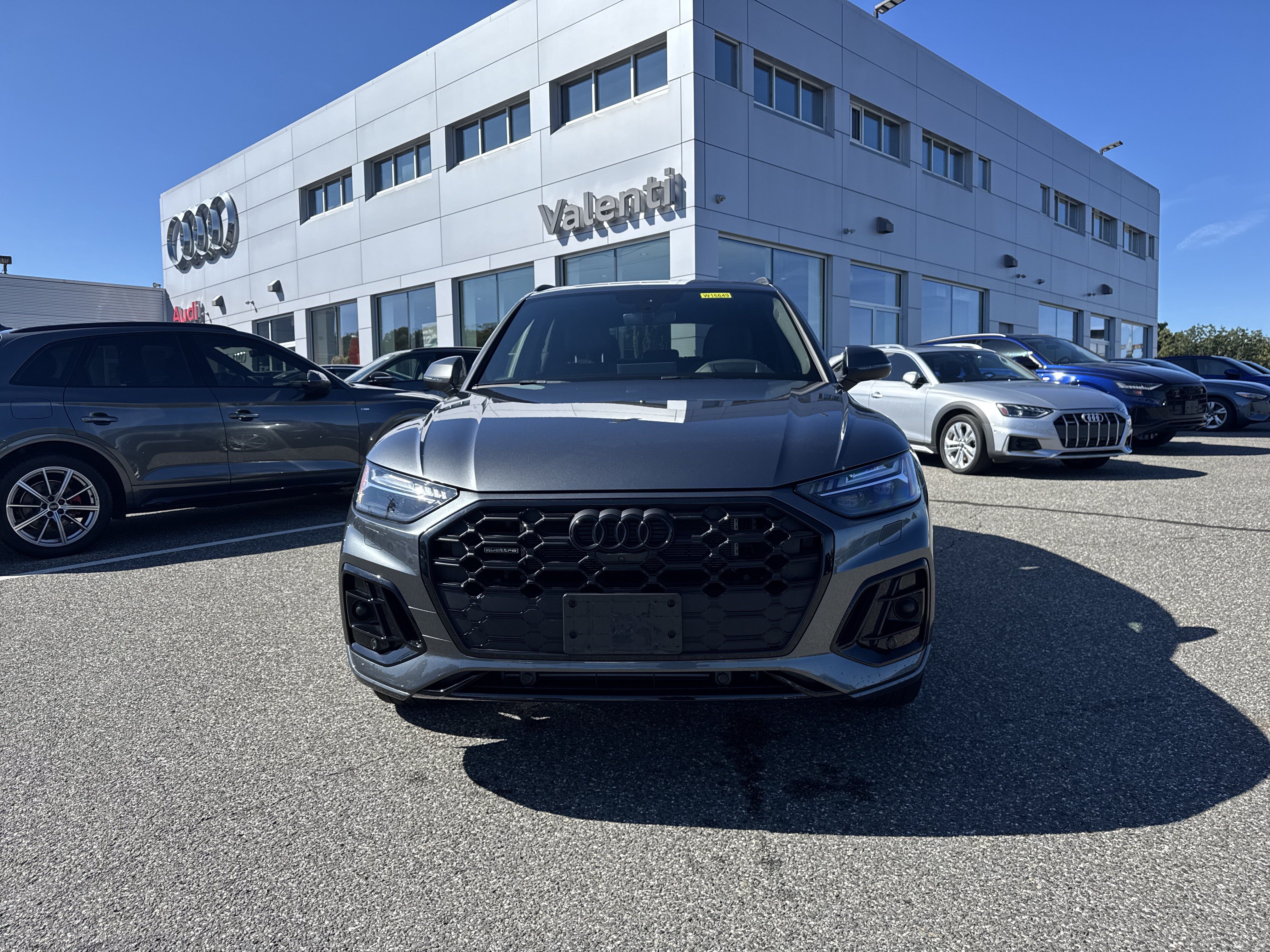 Used 2024 Audi Q5 e Prestige w/ Prestige Package AWD/4WD image 3