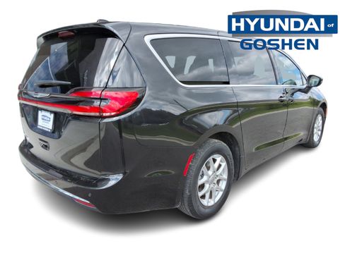 Used 2023 Chrysler Pacifica Touring-L FWD image 9