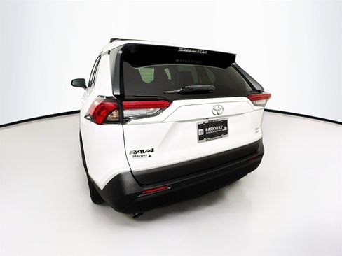 Certified 2020 Toyota RAV4 XLE Premium image 6