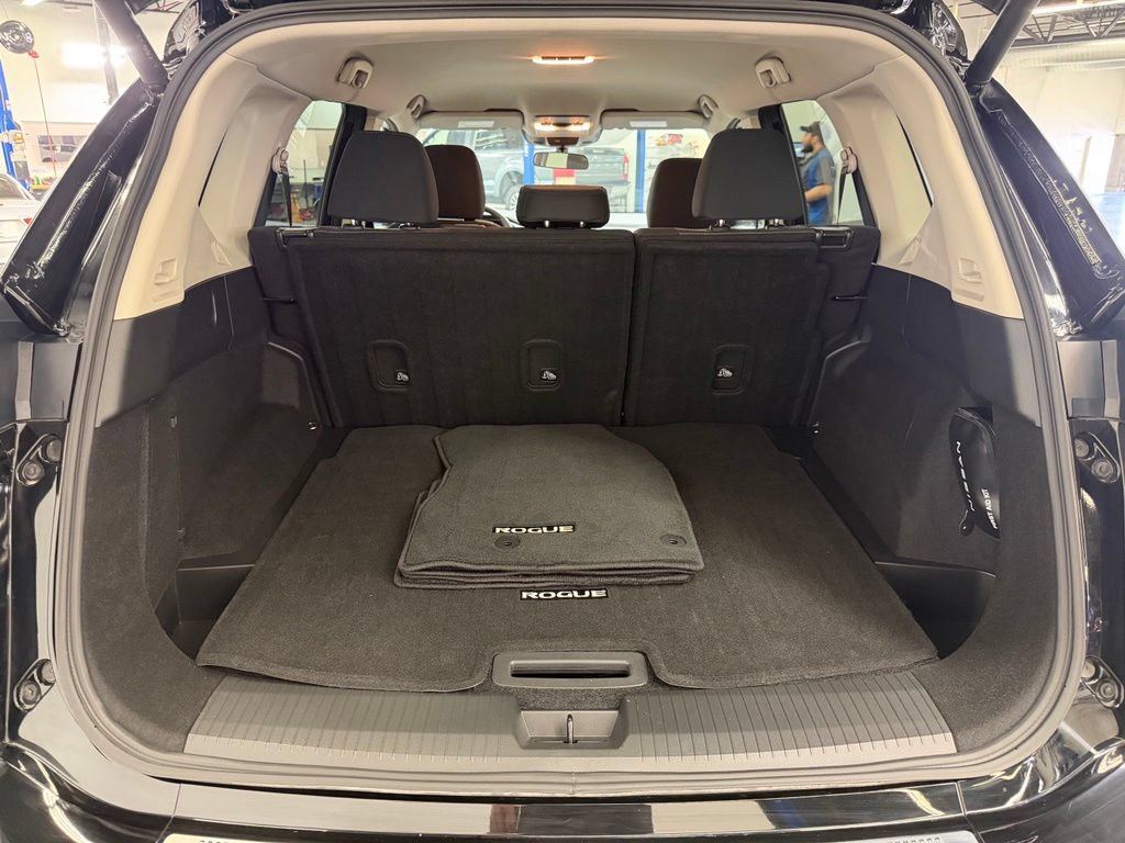Used 2026 Nissan Rogue SV FWD image 15