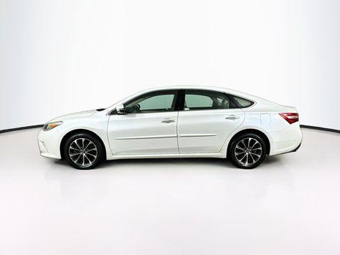 Used 2017 Toyota Avalon XLE Plus w/ All Weather Liner Package FWD image 4