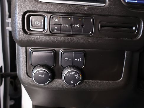 Used 2023 Chevrolet Suburban Premier image 8