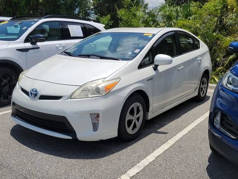 Used 2013 Toyota Prius Two FWD image 2