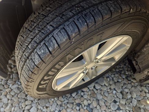 Used 2011 Subaru Legacy 2.5i Premium AWD/4WD image 9
