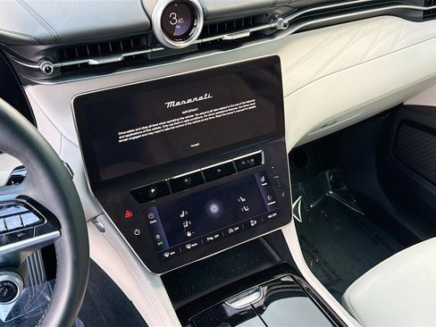 Used 2023 Maserati Grecale Modena AWD/4WD image 28
