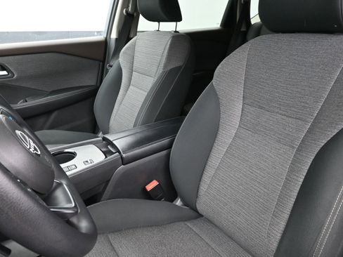 Used 2023 Nissan Rogue SV image 11