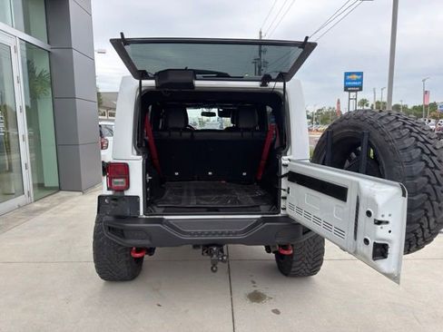 Used 2017 Jeep Wrangler Unlimited Rubicon AWD/4WD image 7