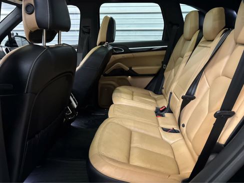 Used 2017 Porsche Cayenne Platinum Edition AWD/4WD image 23