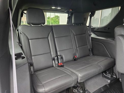 Used 2022 Chevrolet Tahoe Z71 w/ Luxury Package AWD/4WD image 19