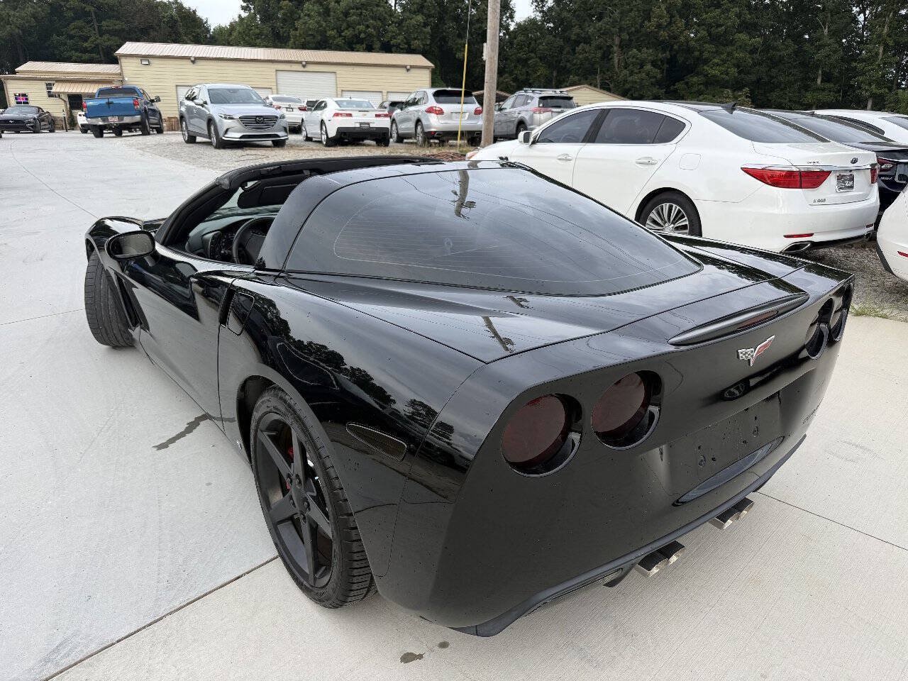 Used 2006 Chevrolet Corvette Coupe w/ Preferred Equipment Group RWD image 17