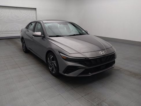 Used 2025 Hyundai Elantra SEL FWD image 13