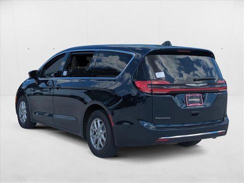 New 2025 Chrysler Pacifica Select w/ Uconnect Theater Family Group image 9