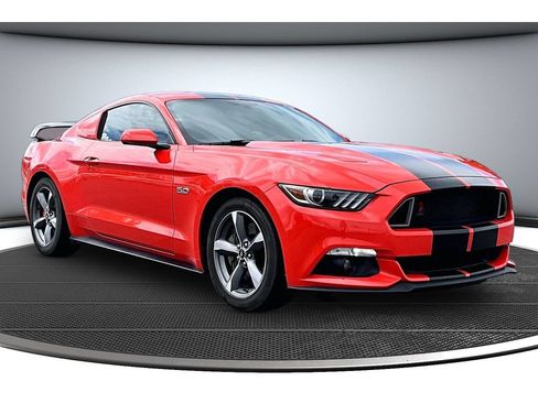 Used 2016 Ford Mustang GT RWD image 2