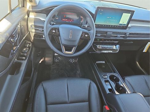 New 2026 Lincoln Corsair Premiere image 9