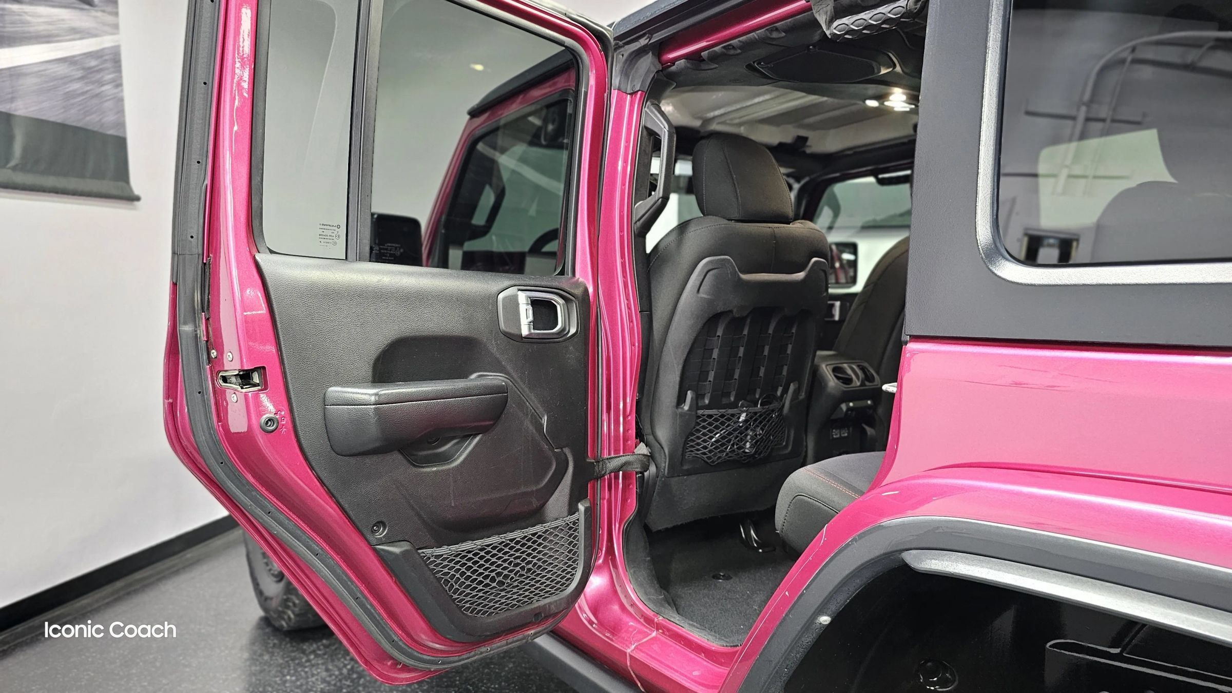 Used 2021 Jeep Wrangler Unlimited Rubicon w/ Xtreme Recon 35" Tire Package AWD/4WD image 35