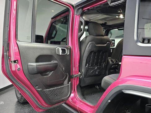 Used 2021 Jeep Wrangler Unlimited Rubicon w/ Xtreme Recon 35" Tire Package AWD/4WD image 35