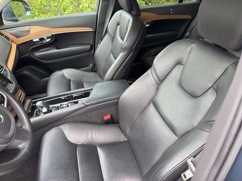 Used 2023 Volvo XC90 B5 Plus w/ Protection Package Premier image 3