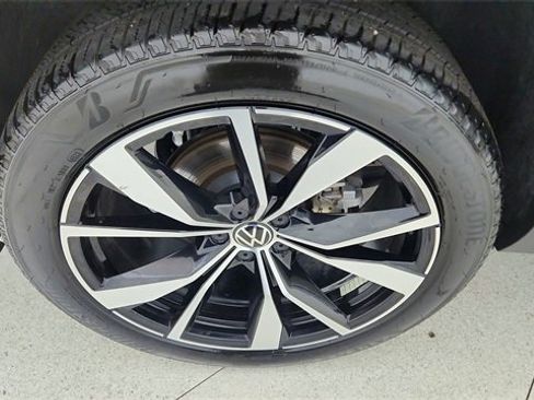 Used 2024 Volkswagen Atlas SEL Premium R-Line image 63