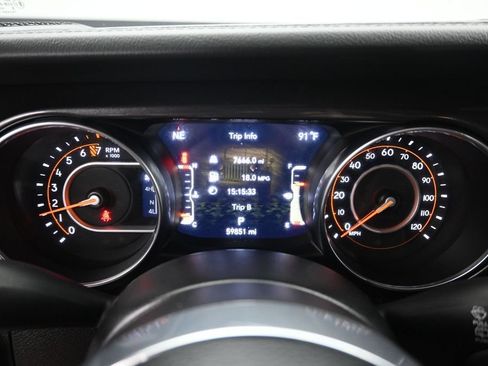 Used 2022 Jeep Wrangler Unlimited Sahara AWD/4WD image 12