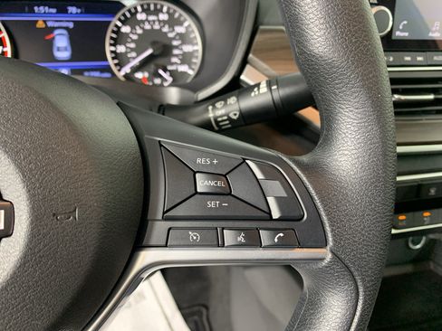 Used 2025 Nissan Altima 2.5 SV FWD image 19