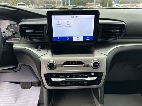 Used 2020 Ford Explorer XLT w/ Comfort Package image 15