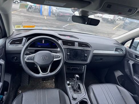 Used 2022 Volkswagen Tiguan SE image 8