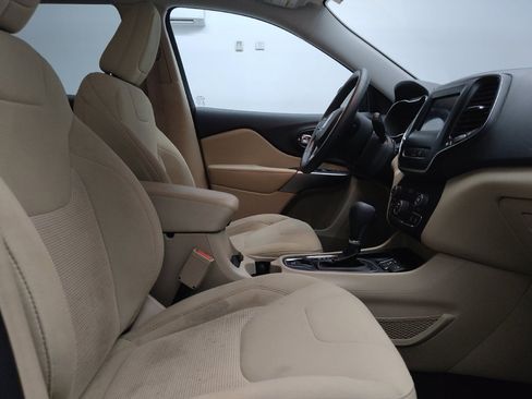 Used 2021 Jeep Cherokee Latitude FWD image 21