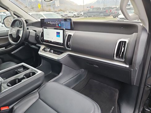 Used 2025 Ford Expedition Max Platinum image 36