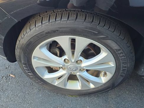 Used 2015 Kia Soul + w/ Primo Package FWD image 3