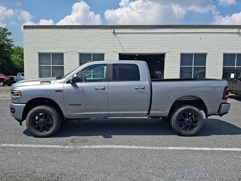 Used 2022 RAM 2500 Big Horn w/ Level C Equiment Group AWD/4WD image 9