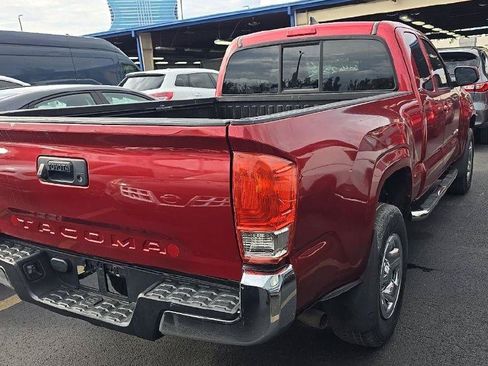 Used 2017 Toyota Tacoma SR5 RWD image 8
