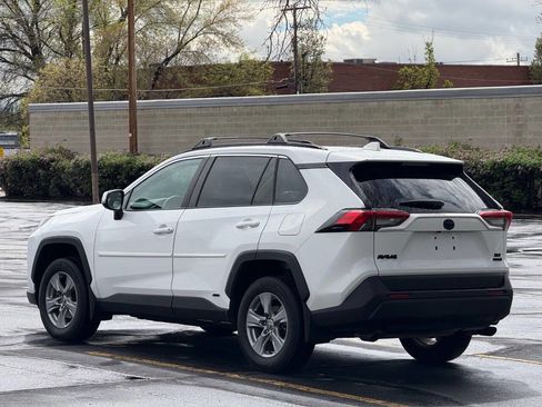 Used 2022 Toyota RAV4 XLE w/ XLE Grade Weather Package image 7