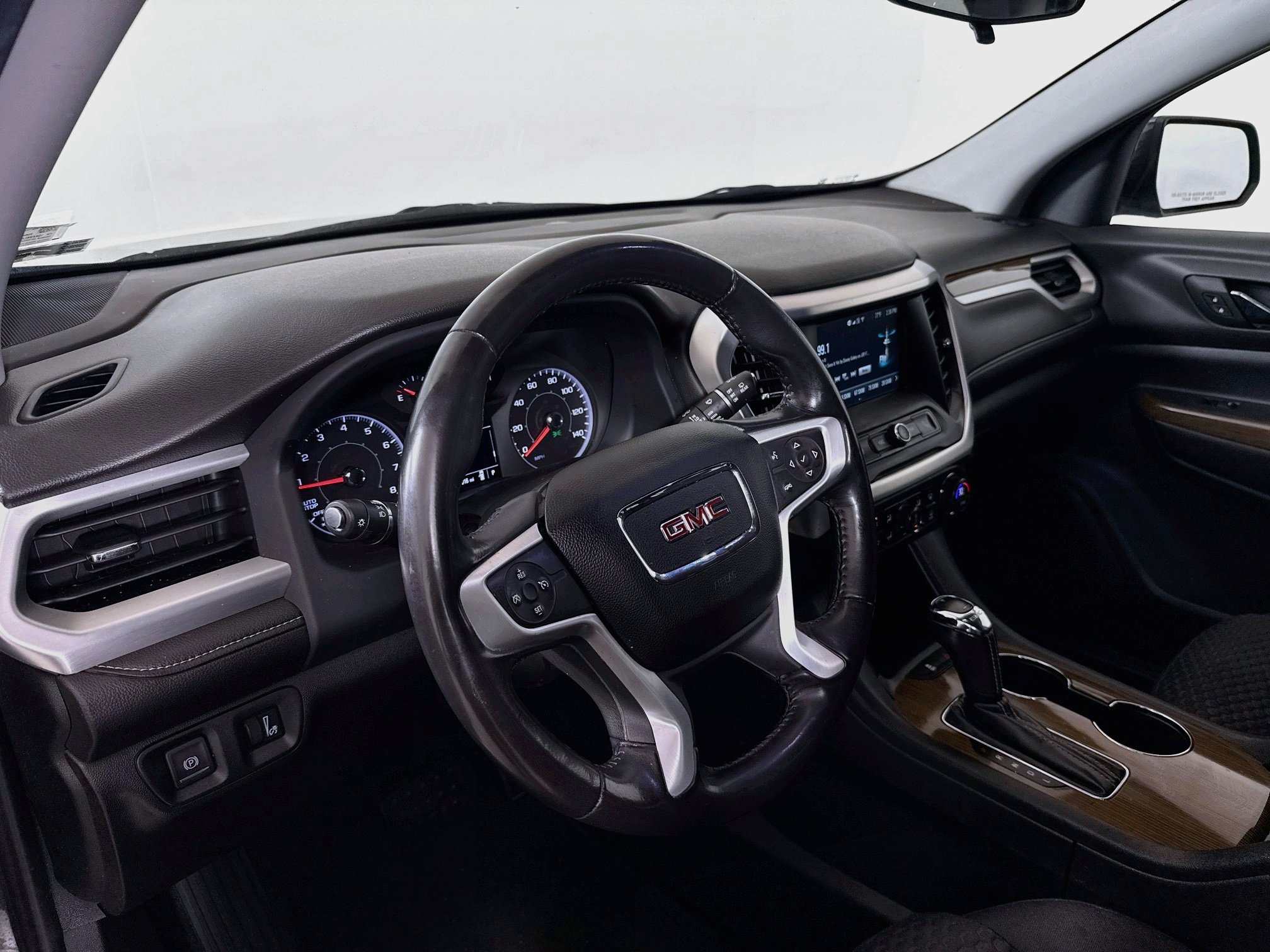 Used 2019 GMC Acadia SLE FWD image 9