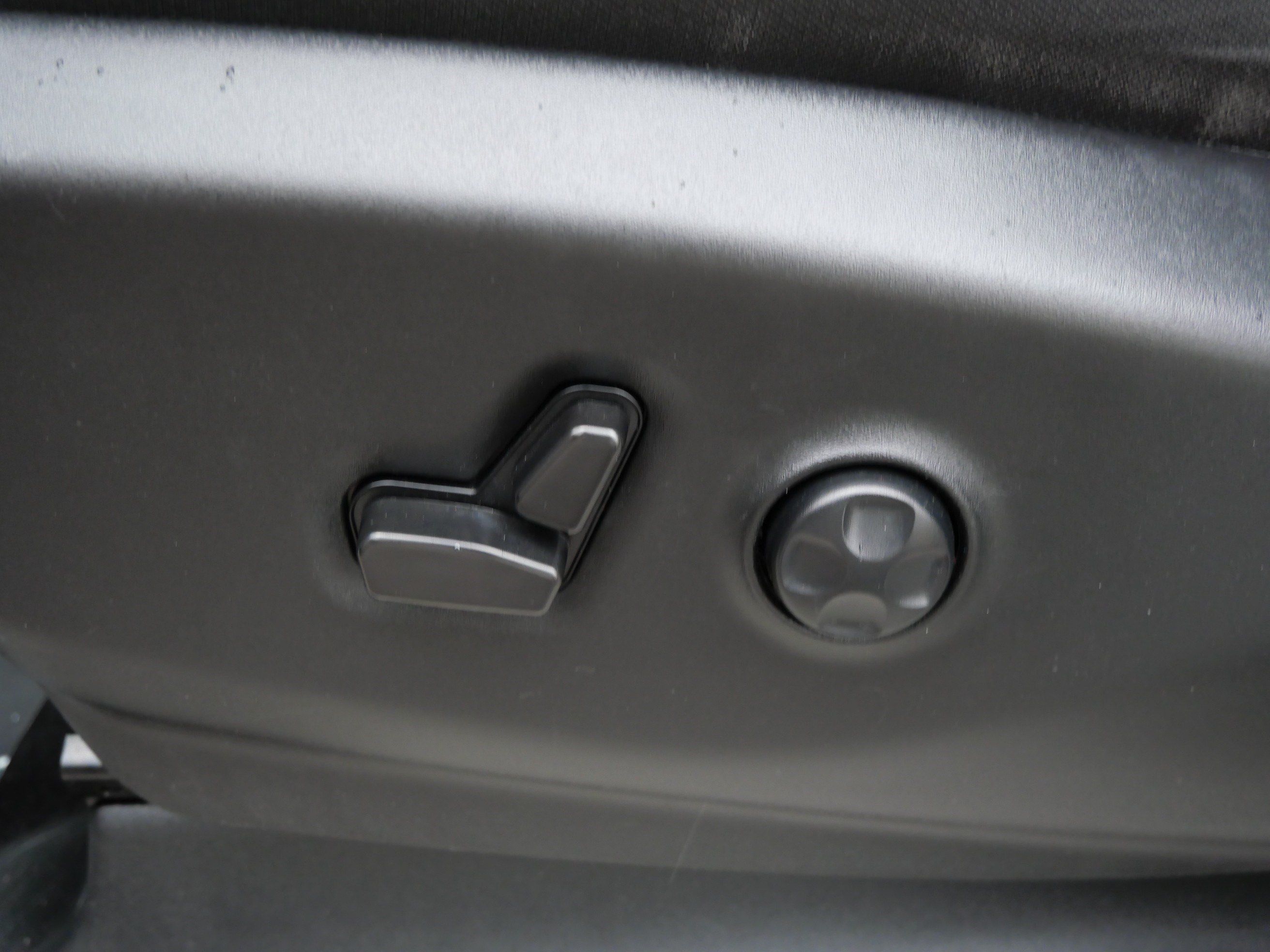 Used 2024 Chrysler Voyager LX FWD image 22