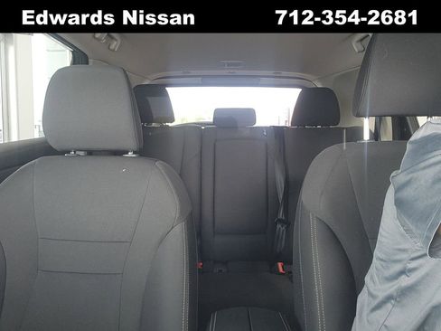 Used 2025 Nissan Rogue S image 35