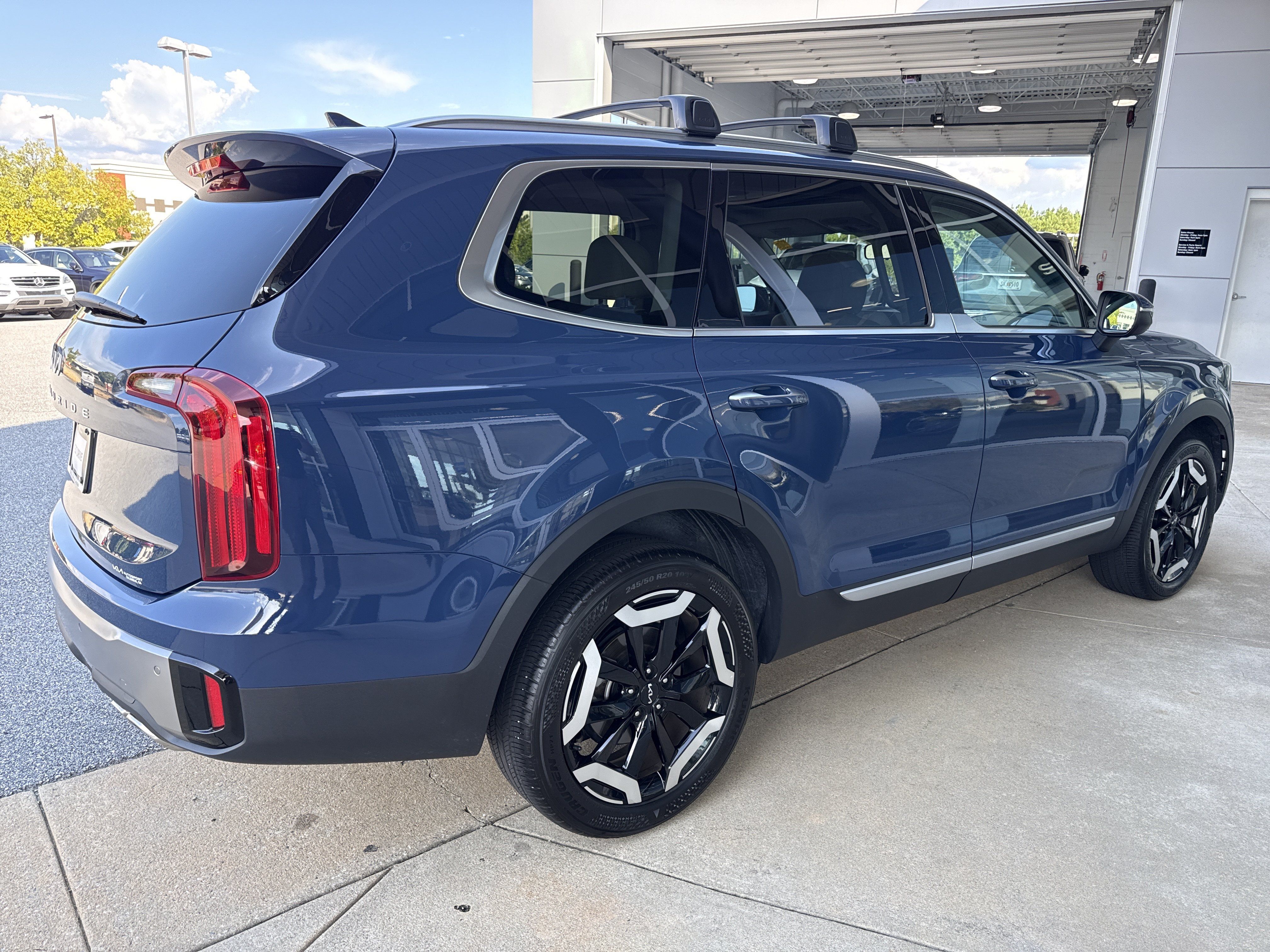 Used 2024 Kia Telluride S w/ S Sunroof Package FWD image 12