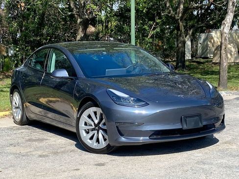 Used 2023 Tesla Model 3 Standard Range image 4