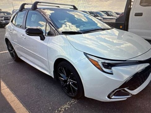 Used 2025 Toyota Corolla XSE FWD image 12