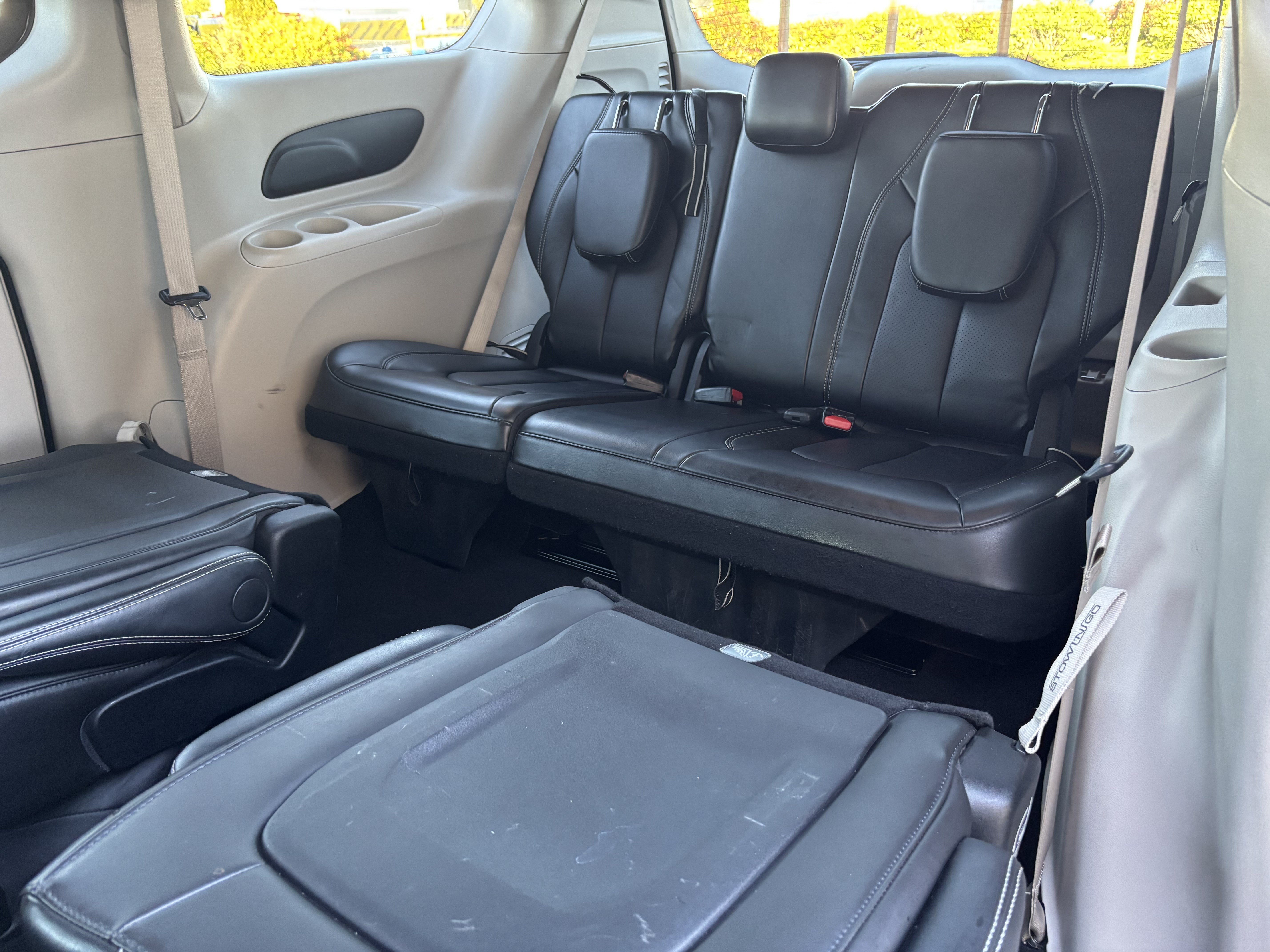 Used 2024 Chrysler Pacifica Touring-L FWD image 26