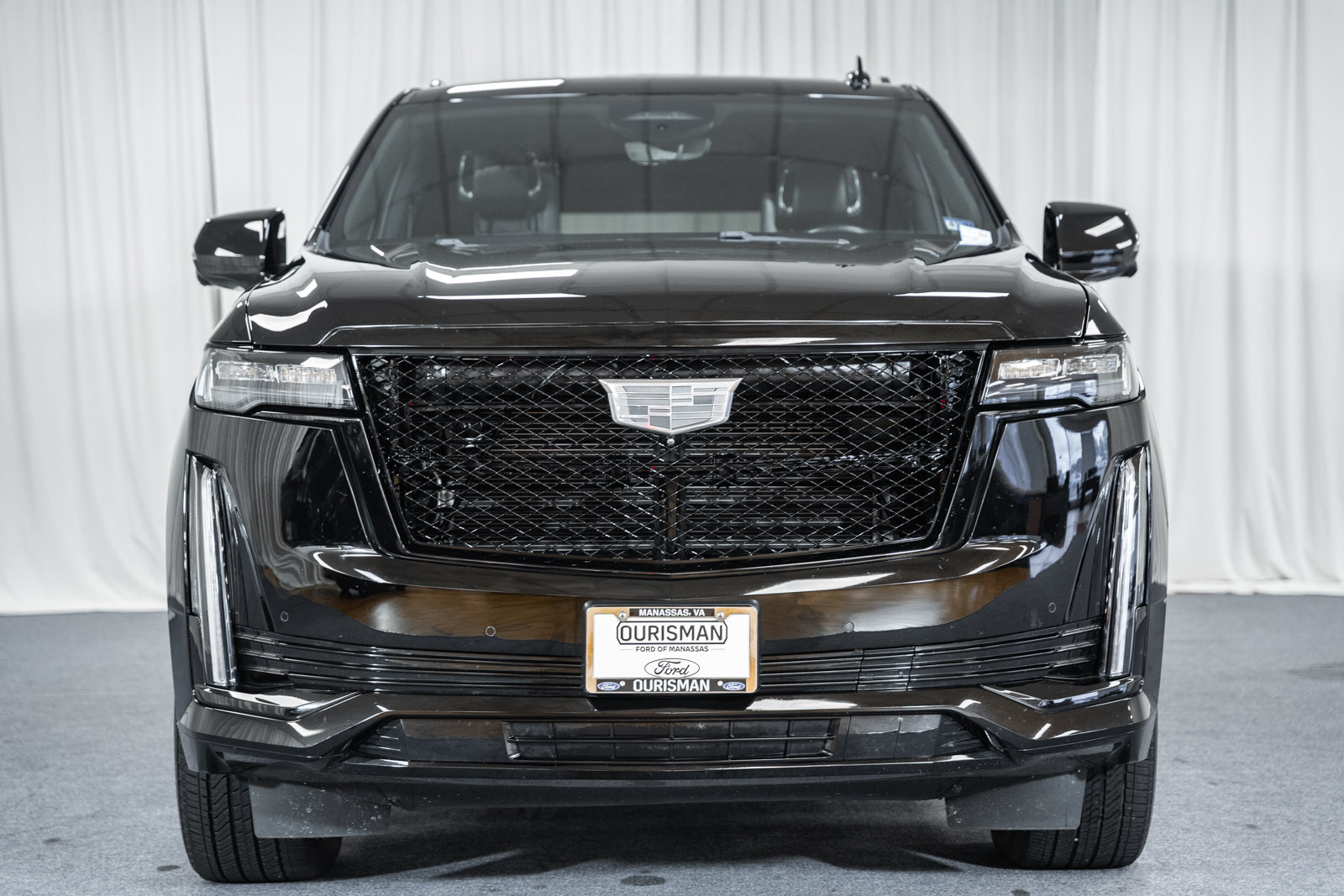 Used 2023 Cadillac Escalade ESV Sport w/ LPO, ONYX Package AWD/4WD image 2