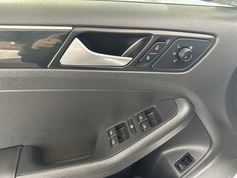 Used 2018 Volkswagen Jetta Sport image 17