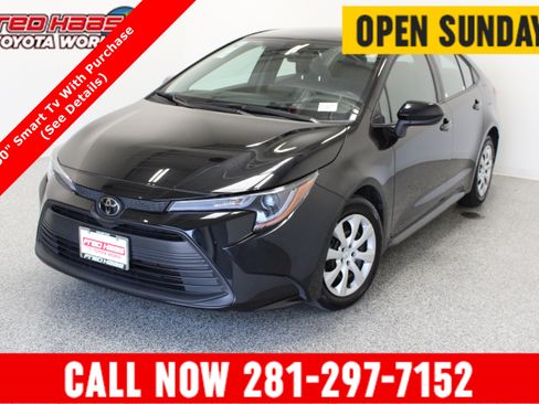 Used 2025 Toyota Corolla LE FWD image 1