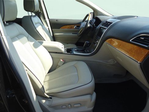 Used 2013 Lincoln MKX AWD image 26