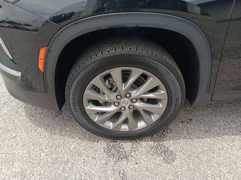 Used 2025 Buick Enclave Preferred AWD/4WD image 2