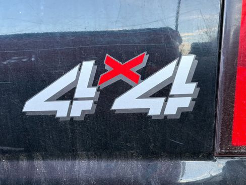 Used 2005 Chevrolet Silverado 3500 LT w/ Heavy-Duty Power Package image 8