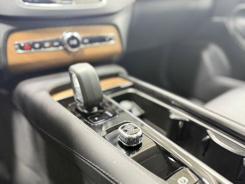 Used 2023 Volvo XC90 B6 Plus image 26