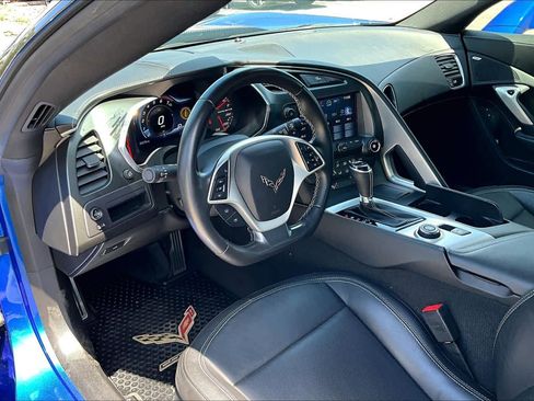 Used 2019 Chevrolet Corvette Stingray Coupe w/ 1LT RWD image 17