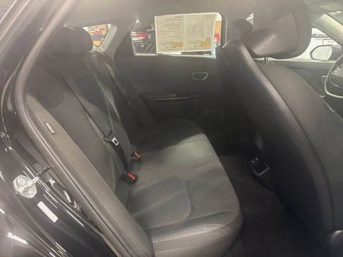 Used 2025 Kia K4 LXS image 39