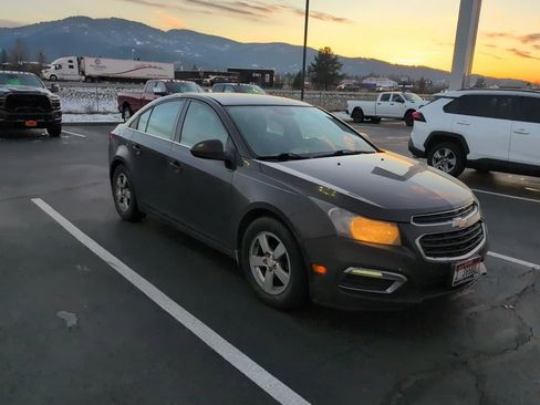 Used 2015 Chevrolet Cruze LT image 3