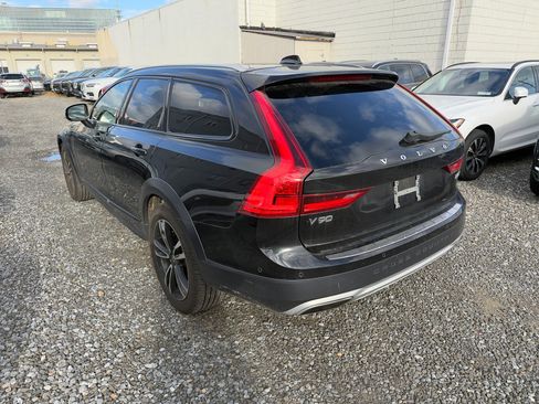 Used 2018 Volvo V90 T5 Cross Country w/ Convenience Package image 4